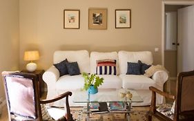 Central Funchal Apartment - Garden - Free Parking & Ac